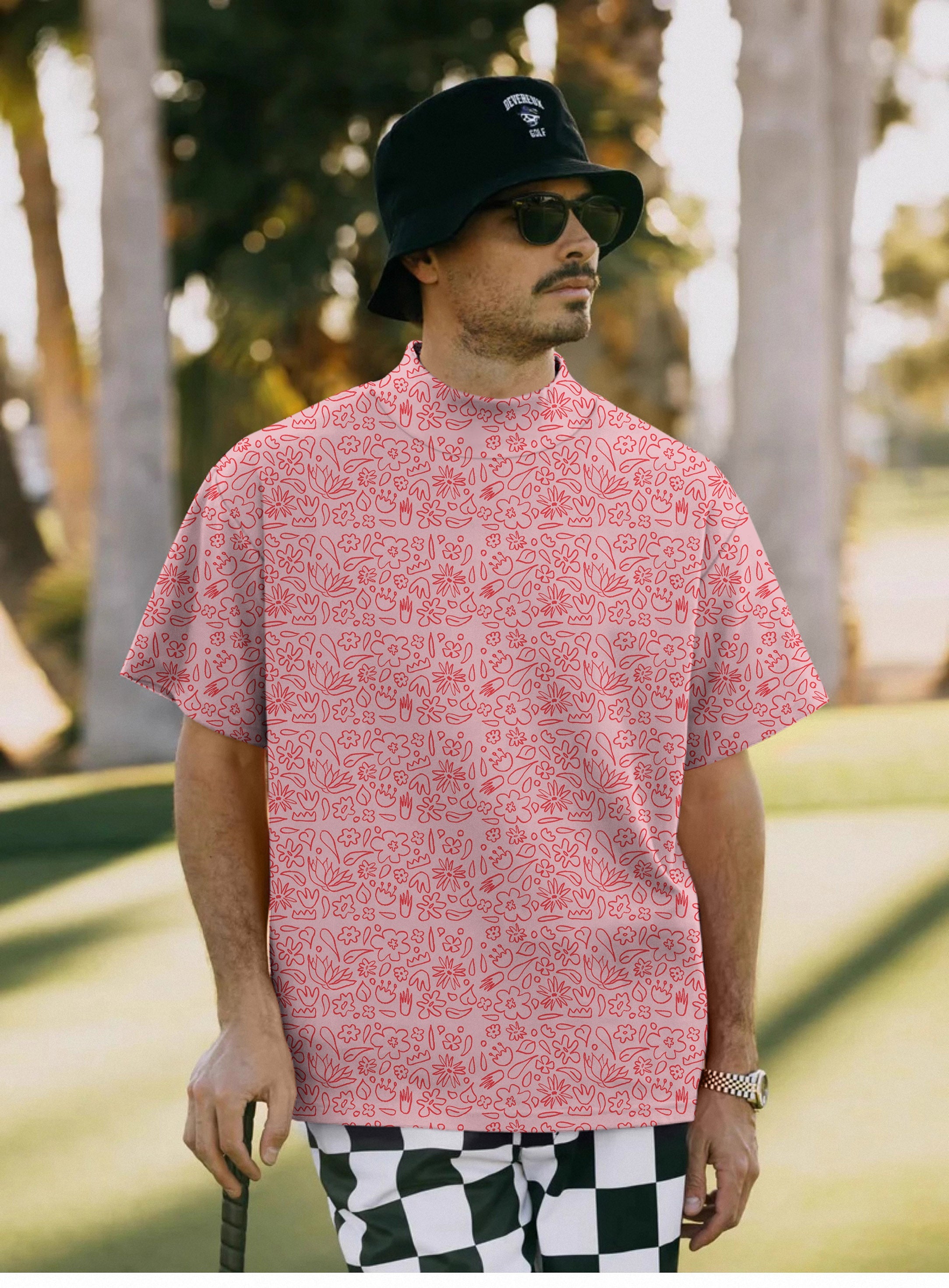 Men's simple pink flower drawing high neck short sleeve pullover T-shirt outdoors