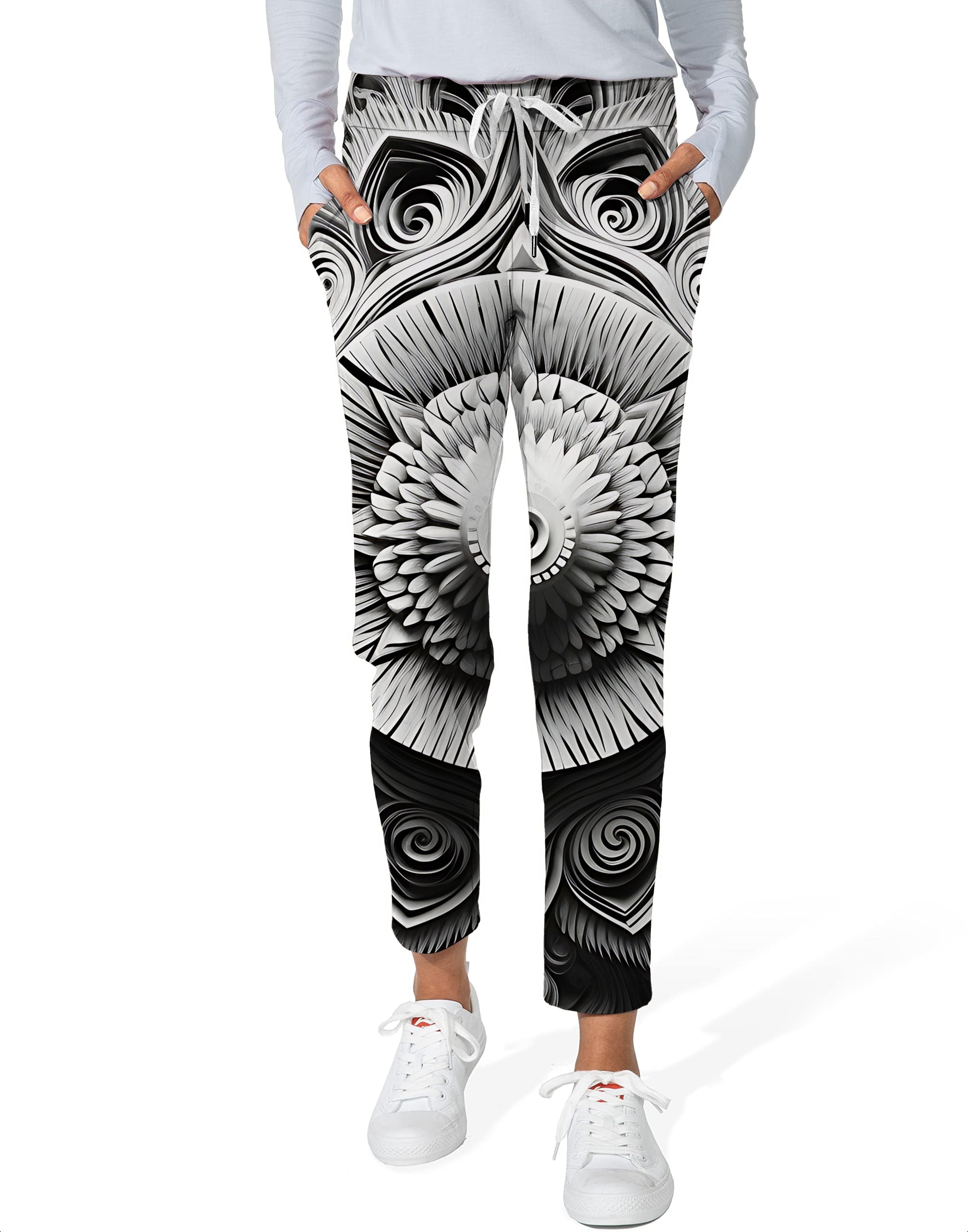 Artistry Motion-Women's 7/8 stretch ankle golf pants with black and white abstract design